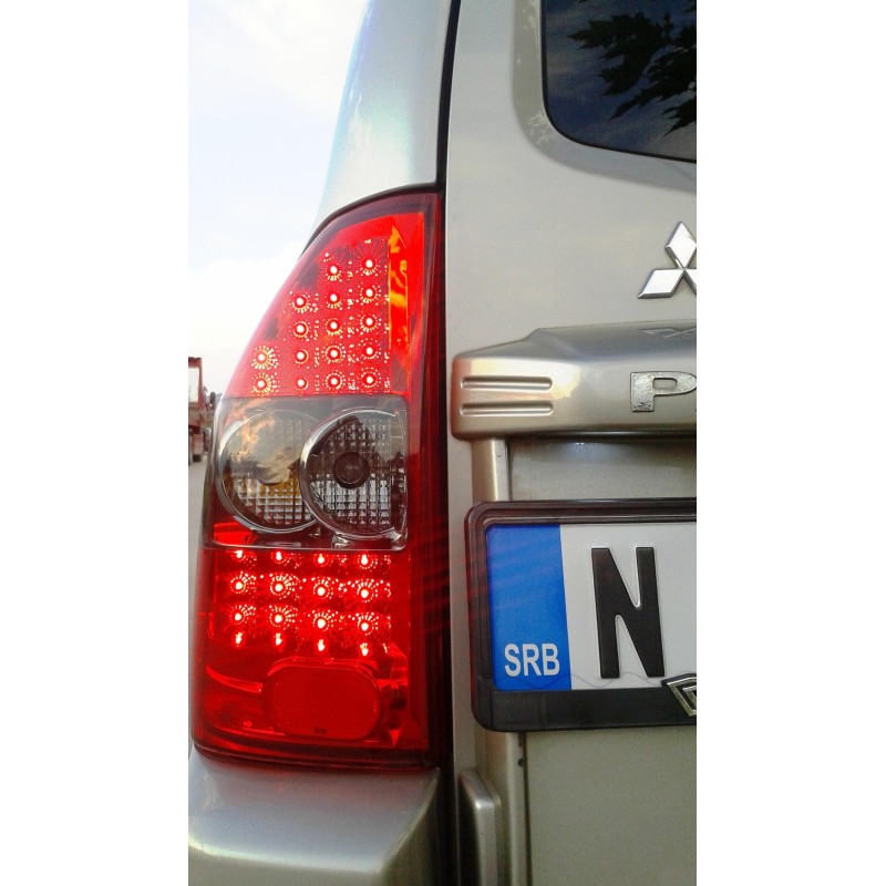 Πίσω φανάρια Mitsubishi Pajero (2001-2006) - με φιμέ φλας - σετ 2τμχ.