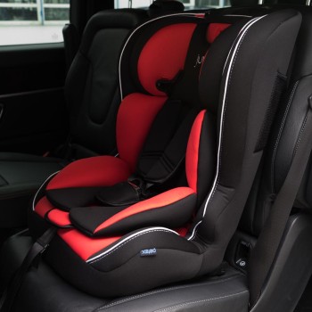 Παιδικό κάθισμα αυτοκινήτου Junior - Premium Plus Red Παιδικό κάθισμα αυτοκινήτου Junior - Premium Plus Red