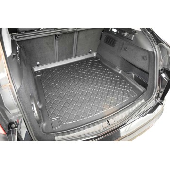 Πατάκι πορτ-μπαγκάζ Alfa Romeo Stelvio (2017+) - With subwoofer - 1τμχ. Πατάκι πορτ-μπαγκάζ Alfa Romeo Stelvio (2017+) - With subwoofer - 1τμχ.