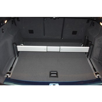 Πατάκι πορτ-μπαγκάζ AUDI Q5 I (2008-2016) - This version is narrower and is intended for models that have a rails fixing system. - 1τμχ. Πατάκι πορτ-μπαγκάζ AUDI Q5 I (2008-2016) - This version is narrower and is intended for models that have a rails fixing system. - 1τμχ.