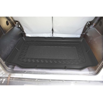 Πατάκι πορτ-μπαγκάζ Ssangyong Korando I 3 doors (1997-2010) - 1τμχ. Πατάκι πορτ-μπαγκάζ Ssangyong Korando I 3 doors (1997-2010) - 1τμχ.