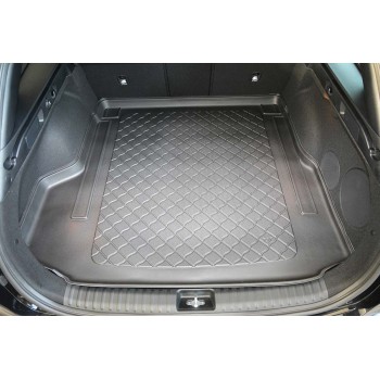 Πατάκι πορτ-μπαγκάζ Kia Ceed SW (2018+) Combi incl. models with rails fixing system, with / without subwoofer; right wing removable - 1τμχ. Πατάκι πορτ-μπαγκάζ Kia Ceed SW (2018+) Combi incl. models with rails fixing system, with / without subwoofer; right wing removable - 1τμχ.