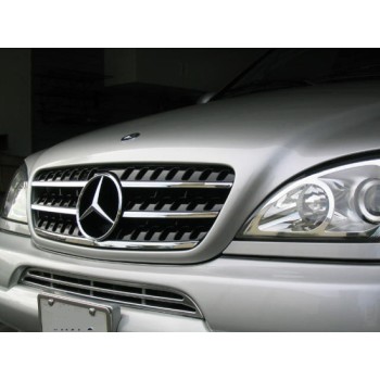 Μάσκα Mercedes ML W163 (W164 design) (1998-2005) -μαύρη με πλαίσιο χρωμίου Μάσκα Mercedes ML W163 (W164 design) (1998-2005) -μαύρη με πλαίσιο χρωμίου