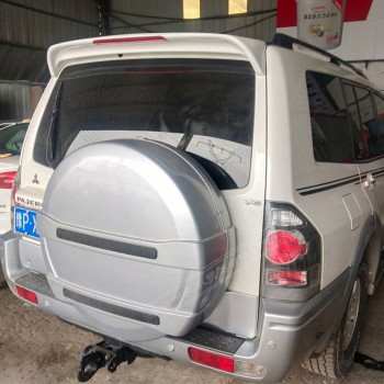Αεροτομή οροφής Mitsubishi Pajero (1996-2022) - μαύρη γυαλιστερή Αεροτομή οροφής Mitsubishi Pajero (1996-2022) - μαύρη γυαλιστερή