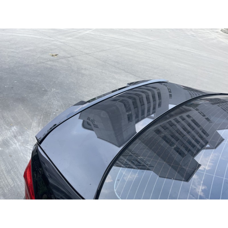 Αεροτομή πορτ-μπαγκάζ BMW G30 (2018-2020) M4 Style - μαύρη γυαλιστερή
