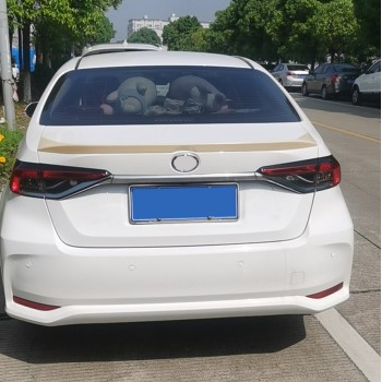 Αεροτομή πορτ-μπαγκάζ Toyota Corolla (2020+) - μαύρη γυαλιστερή