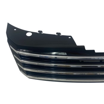Μάσκα Vw Passat 3C (2010-2015) - μαύρη με πλαίσιο χρωμίου, χωρίς σήμα