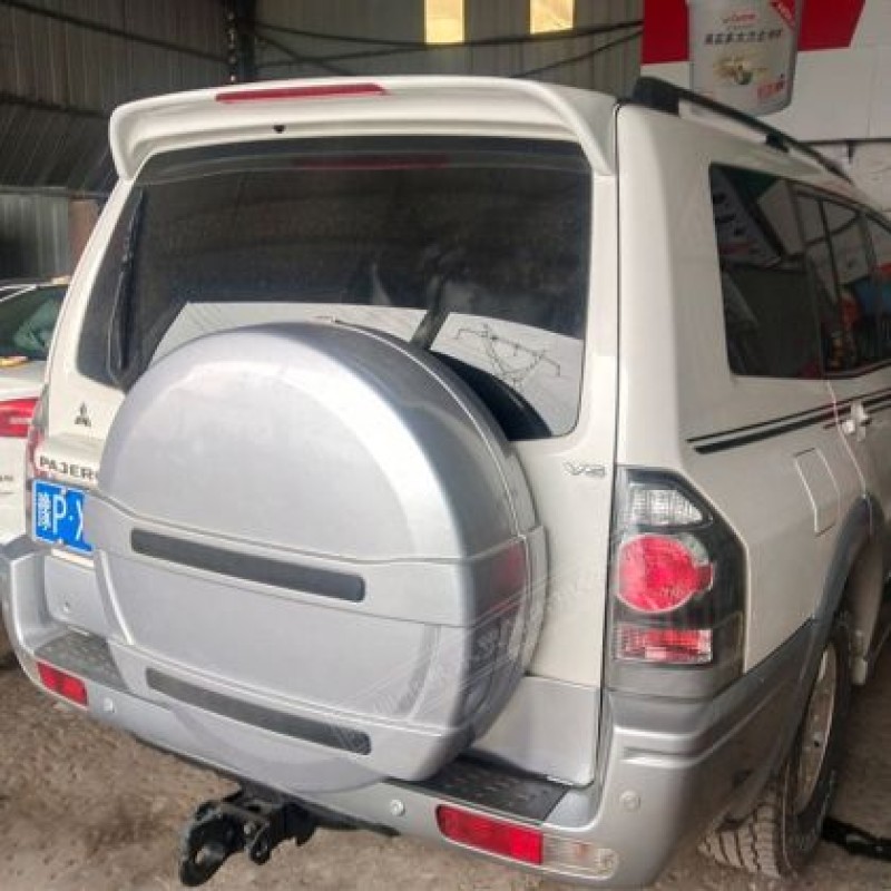 Αεροτομή οροφής Mitsubishi Pajero (1996-2022) - μαύρη γυαλιστερή