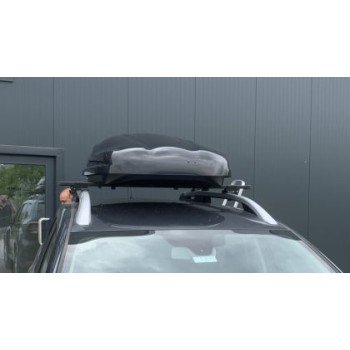 Μπαγκαζιέρα οροφής Junior Altro 140x90x38cm με μονό άνοιγμα με κλειδί, 370 λίτρα - μαύρη γυαλιστερή Μπαγκαζιέρα οροφής Junior Altro 140x90x38cm με μονό άνοιγμα με κλειδί, 370 λίτρα - μαύρη γυαλιστερή