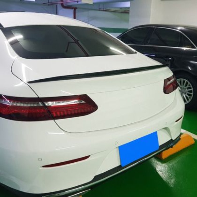 Αεροτομή πορτ-μπαγκάζ Mercedes C238 E-class (2017-2019) coupe - μαύρη γυαλιστερή