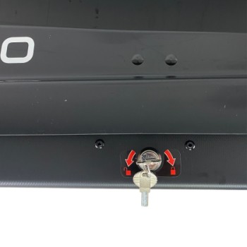 Μπαγκαζιέρα οροφής Junior Strike 199x84x35cm με διπλό άνοιγμα και κλειδί, 440 λίτρα - μαύρη γυαλιστερή Μπαγκαζιέρα οροφής Junior Strike 199x84x35cm με διπλό άνοιγμα και κλειδί, 440 λίτρα - μαύρη γυαλιστερή