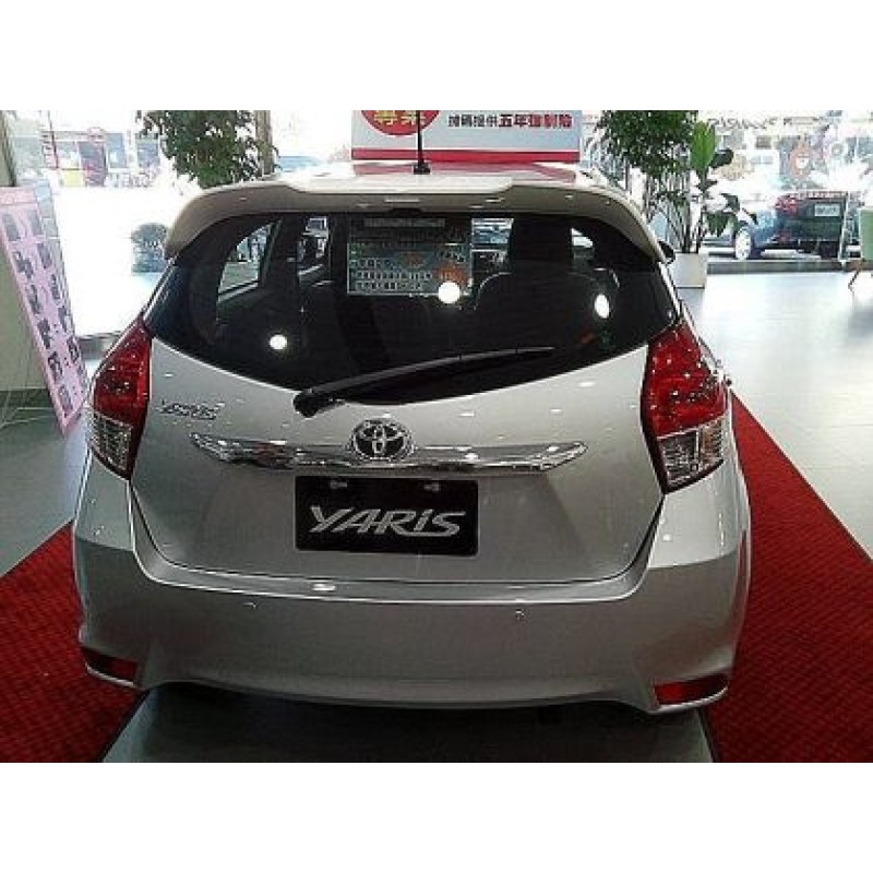 Αεροτομή οροφής Toyota Yaris (2019+) - μαύρη γυαλιστερή