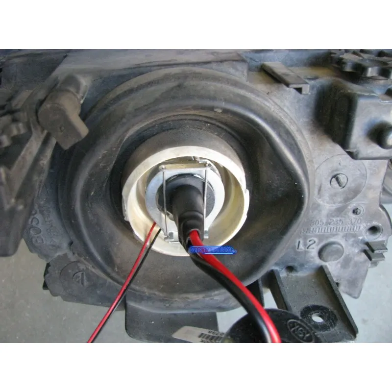 Bi xenon προτζέκτορες BMW E46 Morimoto Mini μεταλλικοί με εργοστασιακό σχεδιασμό - retrofit 2 τμχ.