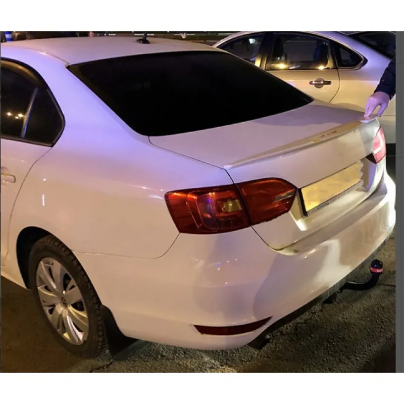 Αεροτομή πορτ-μπαγκάζ Vw Jetta (2012-2018) M4 Style - μαύρη γυαλιστερή