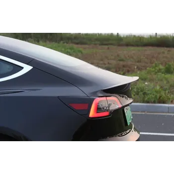Αεροτομή πορτ-μπαγκάζ Tesla Model 3 (2017-2022) - μαύρη γυαλιστερή