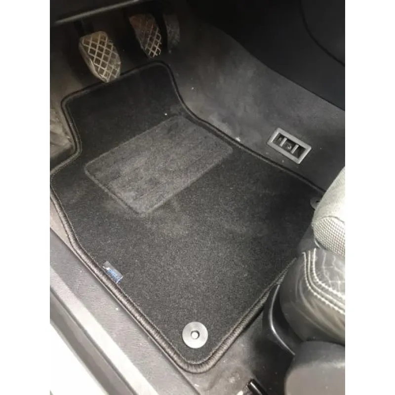 Πατάκια μοκέτα για AUDI A4 B6 / B7 (2001-2008) - 4τμχ. Πατάκια μοκέτα για AUDI A4 B6 / B7 (2001-2008) - 4τμχ.